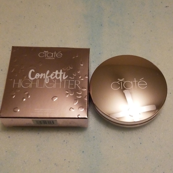 Makeup Bundle - Picture 6 of 7